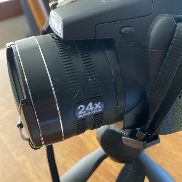 FujiFilm Finepix S 24xSW 14MP S4250M Digital Camera - Picture 3 of 5